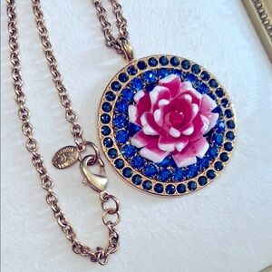 Tarina Tarantino necklace signed adorned with Swarovski crystals🌸💙